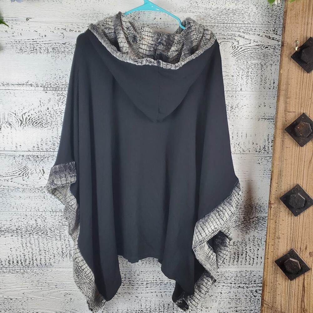 Capote Women Hooded Cape Faux Fur Trim Black Size M/L Casual Poncho - Picture 7 of 11